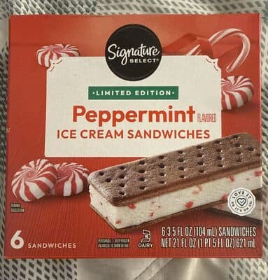 Peppermint flavored ice cream with chocolaty wafers sandwiches