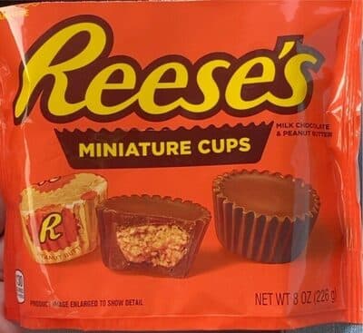 Milk chocolate & peanut butter miniature cups