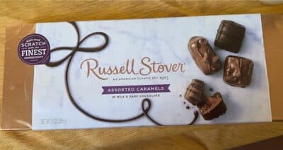 Assorted caramels in milk & dark chocolate