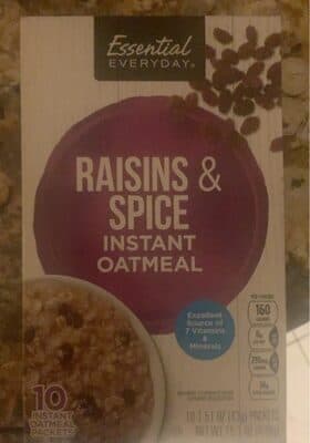 Raisins and spice oatmeal